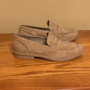 NIB Rocket Dog taupe penny loafers 9.5